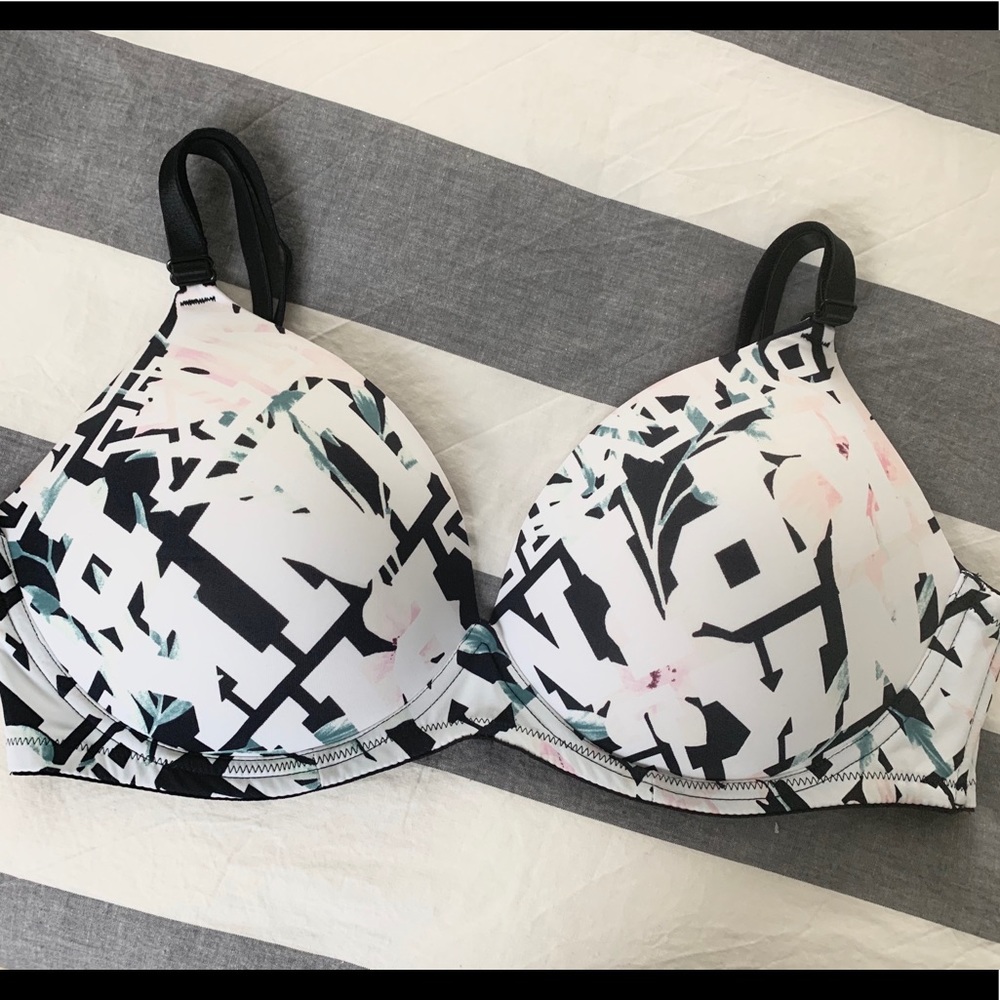 NEW PINK Victoria’s Secret Bra